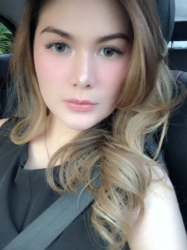 Baru Saja Dilamar, Ini 6 Potret Kekasih Miller Khan yang Memesona