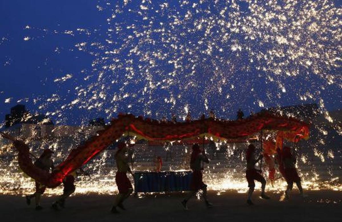 Tarian Naga Api semarakkan Tahun Baru Imlek di Beijing