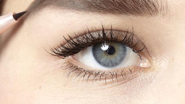 Tips Kecantikan: Alis Tebal Tanpa Operasi