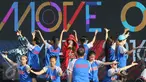 Penyanyi Via Vallen melakukan latihan di panggung Move On Party 2016, Pantai Carnaval Ancol, Jakarta, kamis (31/12/2015). Perayaan Tahun Baru, SCTV Siapkan Konser Move On Party 2016 live pada jam 21.00. (Liputan6.com/Herman Zakharia)