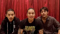 3 Tahier adalah grupband yang personilnya merupakan anak dari Ferdy Tahier, vokalis band Element.