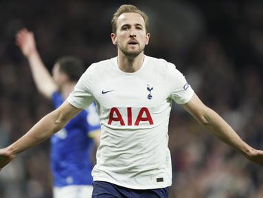 Tottenham Hotspur meraih poin penuh kala menjamu Everton dalam lanjutan Premier League pekan 28, Selasa (8/3/2022). Harry Kane dan kawan-kawan tampil begitu digdaya dengan meraih kemenangan besar lima gol tanpa balas. (AP/Ian Walton)