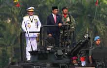 VIDEO: Jokowi Full Senyum Nonton Panglima, Kasad, Kasau & Kasal Goyang Bareng di HUT TNI