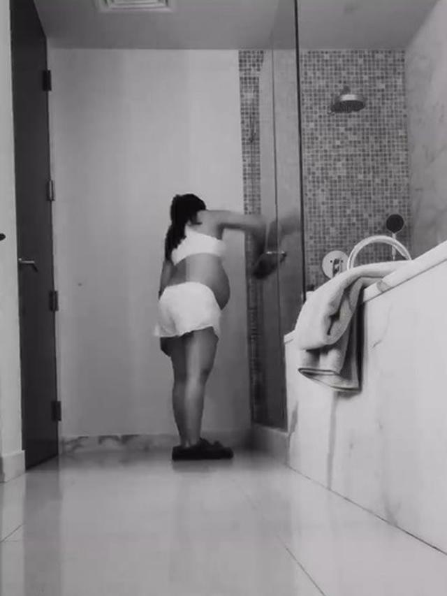 Tak Pakai ART, Ini 7 Momen Nikita Willy Bersihkan Kamar Mandi Sendiri