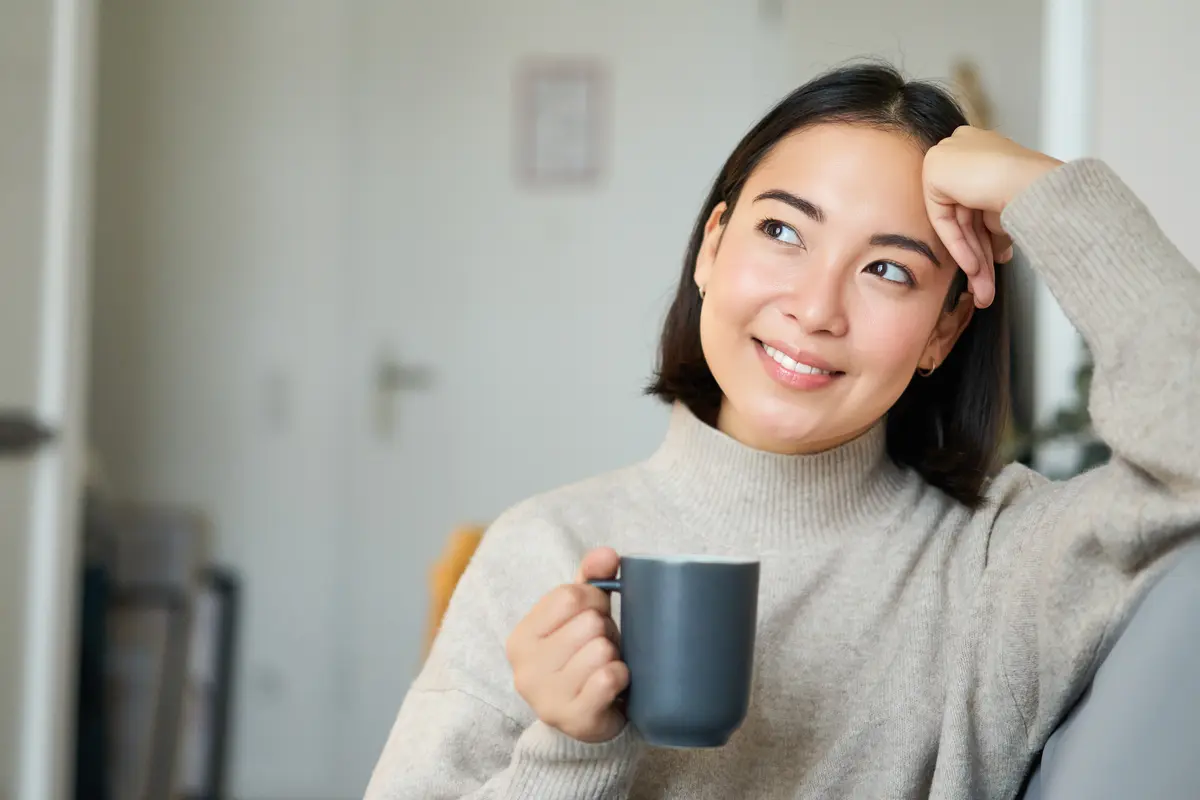 wanita juli berpikir