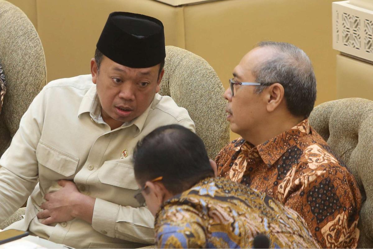 Menteri ATR Nusron Wahid rapat dengan Komisi II DPR terkait pagar laut