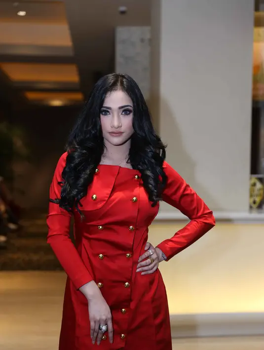 Amel Alvi juga mengatakan untuk sebisa mungkin ingin mencoba membalikan namanya menjadi wanita yang lebih positif dalam pandangan orang-orang. Film pun bisa menjadi salah satu caranya. (Nurwahyunan/Bintang.com)