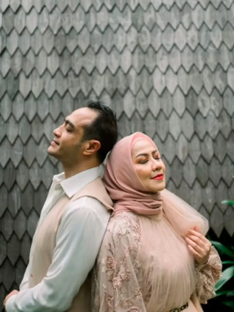 6 Potret Prewedding Venna Melinda dan Ferry Irawan Bertajuk 'Love Story', Romantis