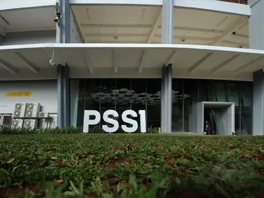 Persatuan Sepakbola Seluruh Indonesia kembali bermarkas di Pintu IX Gelora Bung Karno Jakarta (5/1/2015). (Liputan6.com/Helmi Fithriansyah)