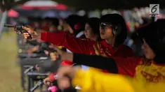 Puluhan polwan mengikuti kejuaran menembak Polwan Cup tahun 2017 di Lapangan tembak Brimob, Kelapa Dua, Depok, Senin (4/9). Kejuaran ini digelar dalam rangka hut Polwan ke-69. (Liputan6.com/Faizal Fanani)