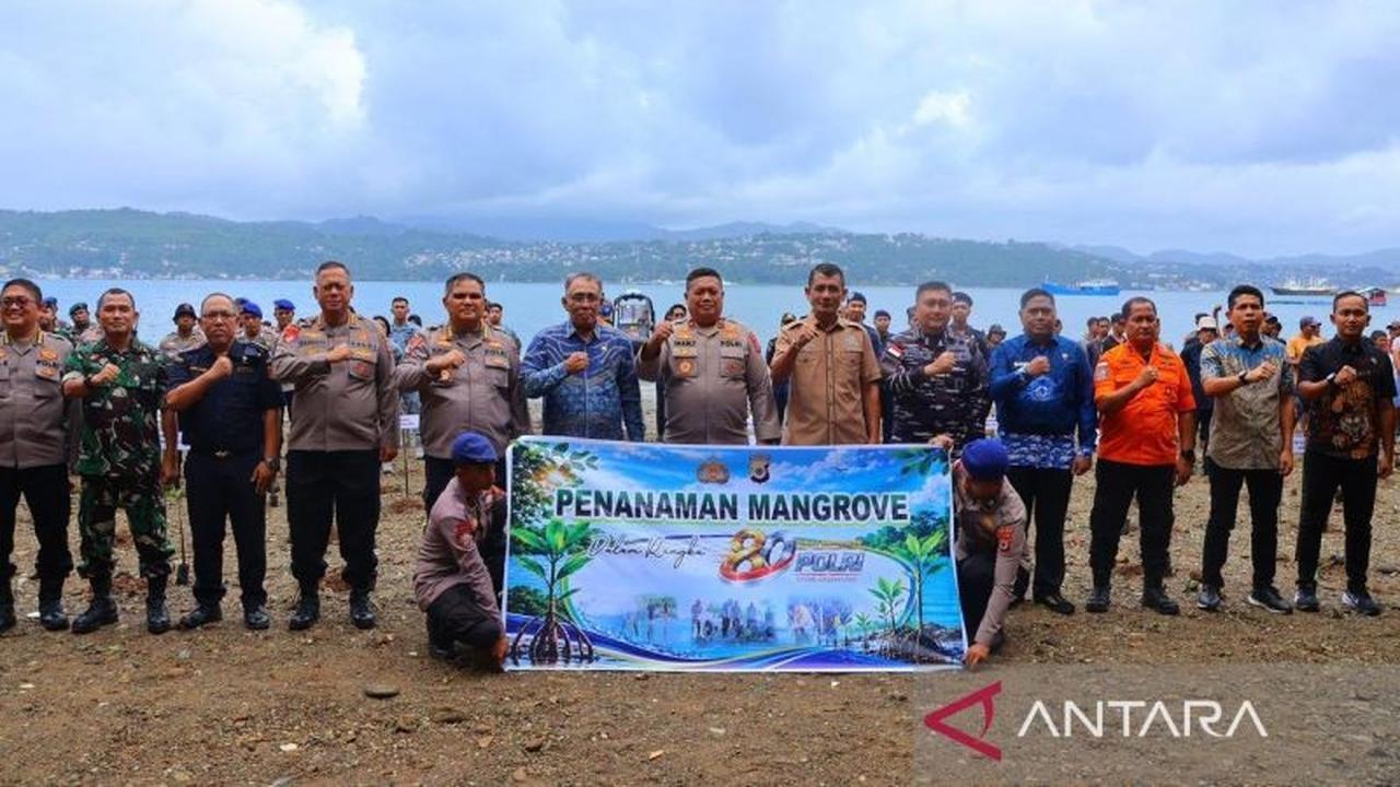 TNI Ajak Warga Ambon Perkuat Pelestarian Lingkungan Pesisir Melalui Penanaman Pohon dan Mangrove