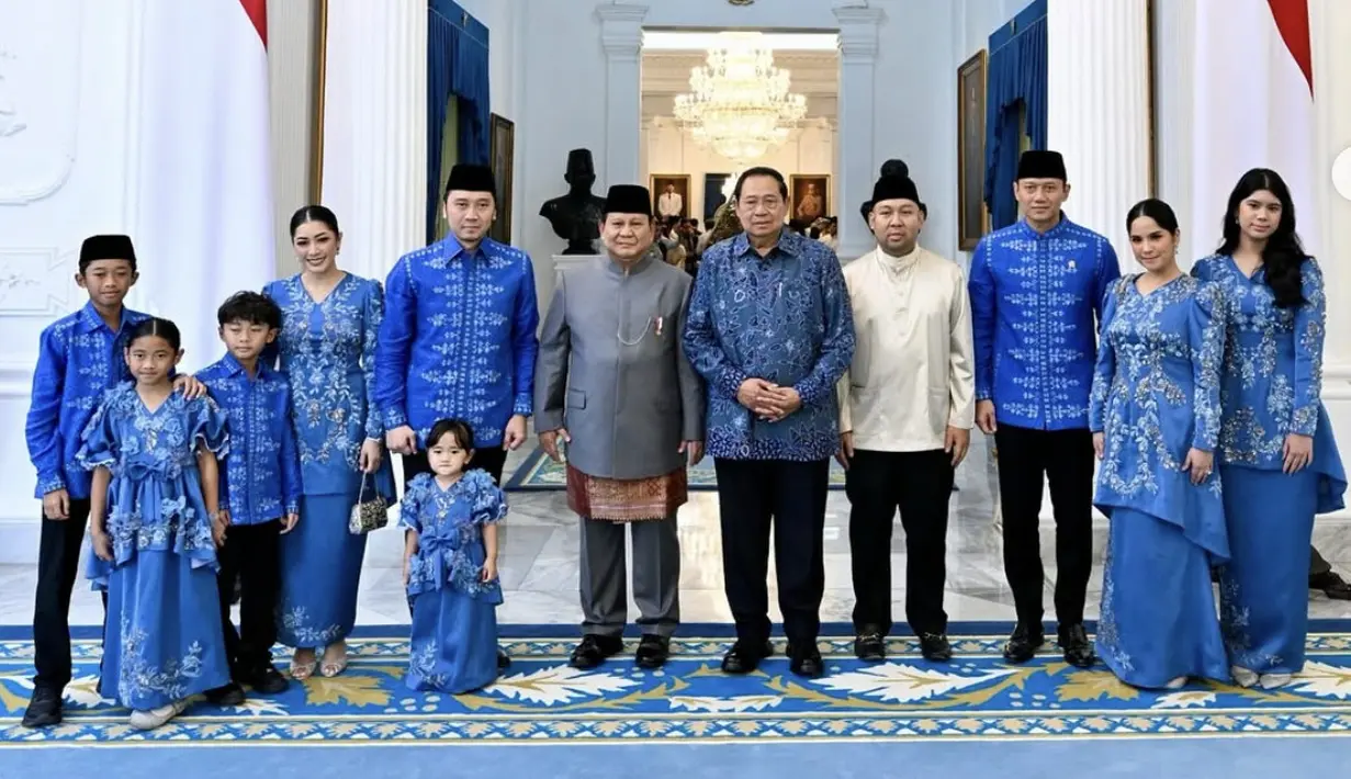 Kebaya kurung dengan aksen payet menambah megah penampilan.  [Foto: Instagram/ Annisa Yudhoyono]