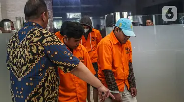 11 tersangka diantaranya satu koordinator dan 10 operator judi daring ditangkap Direktorat Tindak Pidana Siber Bareskrim Polri, Jakarta, Jumat (8/9/2023). (Liputan6.com/Faizal Fanani)