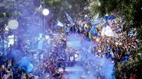 Tim Persib Bandung merayakan kemenangan mereka sebagai juara BRI Liga 1 musim 2024/2025 dengan menggelar pawai meriah di Kota Bandung, Minggu (25/5/2025). (Bola.com/M Iqbal Ichsan)