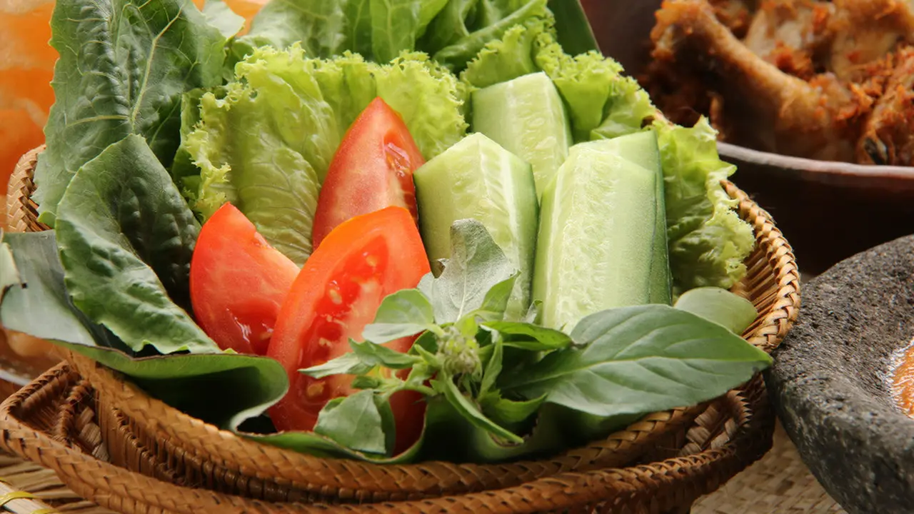 Manfaat Sayur Lalapan, dari Antanan sampai Pohpohan (ariyani Tedjo/Shutterstock)