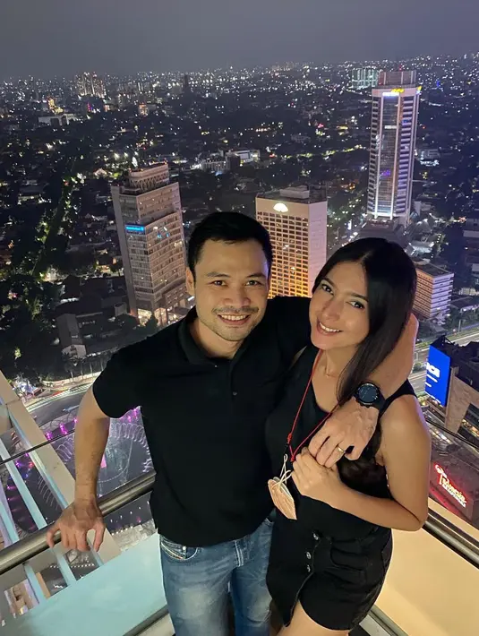 Bersama sang suami Reshwarya Argya Ardinal, Nabila Syakieb diketahui turut serta mengelola pusat latihan berkuda bernama Arthaysa Stable & Country Club. (FOTO: instagram.com/nsyakieb85)