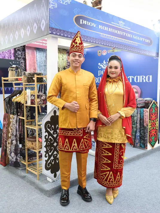 Acara ini jadi panggung bagi para perajin, desainer, pelaku UMKM, serta penikmat budaya untuk bertemu dan berbagi inspirasi dalam semangat pelestarian wastra Indonesia. (KapanLagi.com/Budy Santoso)