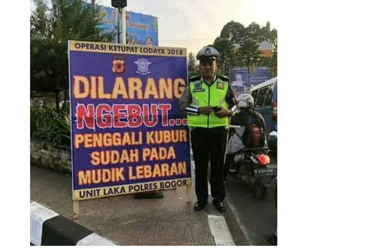 Untuk menekan angka kecelakaan, pihak Kepolisian telah menyiapkan sejumlah himbauan agar tidak melanggar peraturan dan selalu berhati-hati saat perjalanan dengan kata-kata unik.