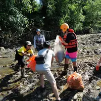 Aksi bersih sampah di Sungai Ciliwung pada Sabtu, 14 Januari 2023. (dok. WCD Indonesia)