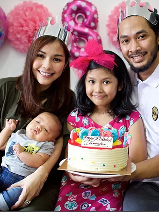 Uki Noah dan Metha Yunatria