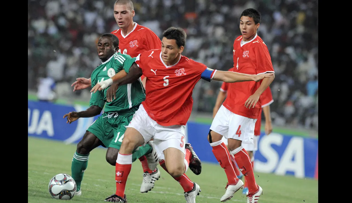 Nigeria menjadi tuan rumah Piala Dunia U-17 edisi ke-13 pada 2009. Nigeria tampil sebagai runner-up Piala Dunia U-17 2009 setelah kalah 0-1 dari Swiss di laga final (15/11/2009) lewat gol tunggal Haris Seferovic. (AFP/Pius Utomi Ekpei)