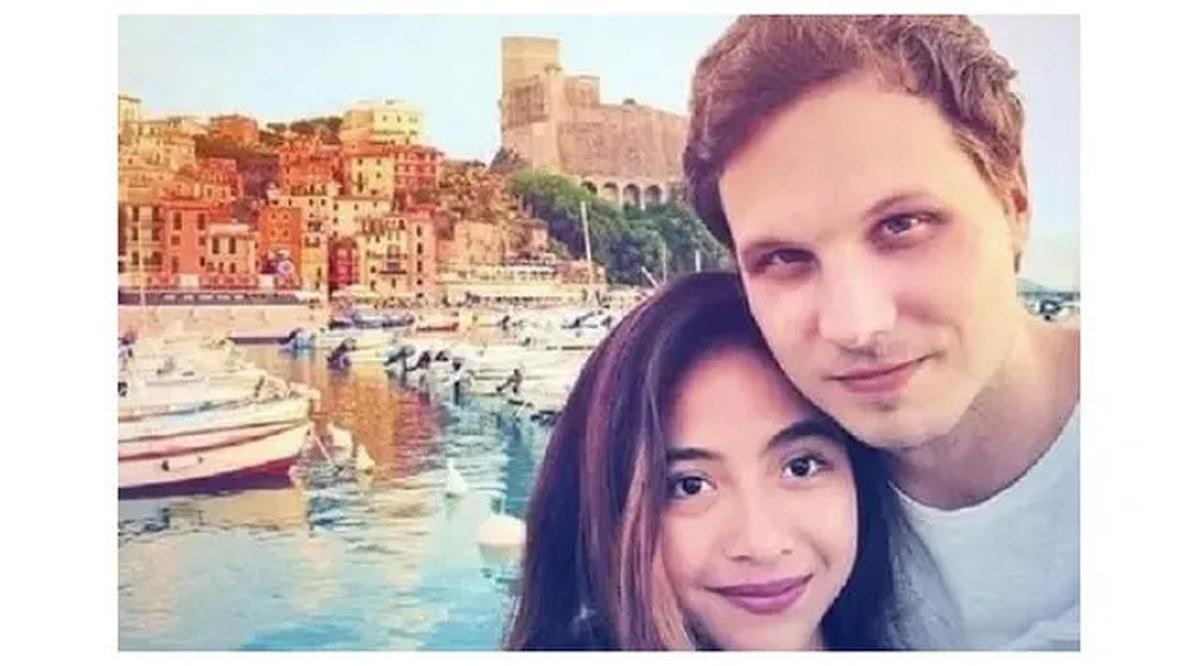 6 Potret Kenangan Nadia Vega dan Suami Bule yang Sudah Bercerai, Siap Buka Hati