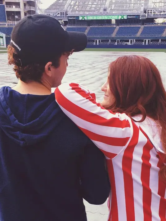 Meghan Trainor sendiri mengunggah sebuah video di Instagram yang menunjukkan betapa bahagia dirinya dilamar oleh Daryl. (instagram/darylsabara)