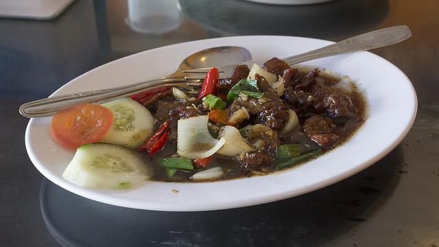 Sajian daging sapi lada hitam yang empuk ala resto