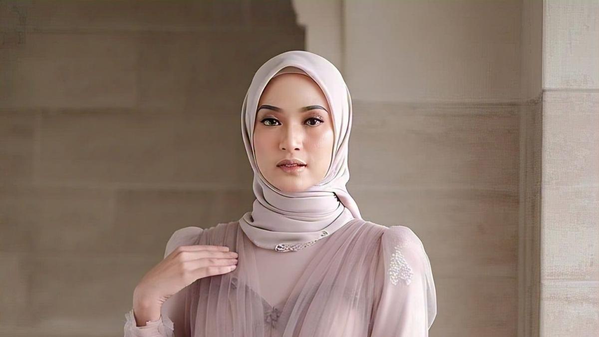 20 Model Baju Pesta Hijab Simpel Elegan Terbaru 2025, Tampil Anggun Tanpa Berlebihan