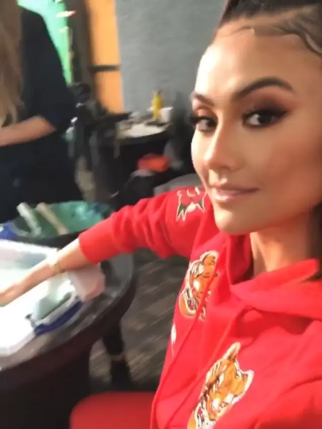 Rancangan Patung Lilin Agnez Mo