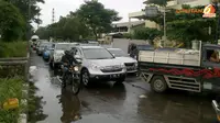 Jalan Pluit Permai Ditutup karena Banjir, Lalu lintas Macet Parah