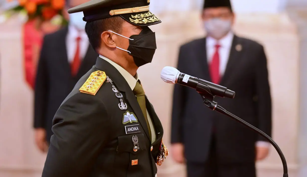 Jenderal Andika Perkasa saat pelantikan dirinya sebagai Panglima TNI di Istana Negara Jakarta, Rabu (17/11/2021). Jenderal Andika Perkasa menggantikan Panglima TNI sebelumnya Marsekal Hadi Tjahjanto yang memasuki masa pensiun. (Foto: Biro Sekretariat Kepresidenan)