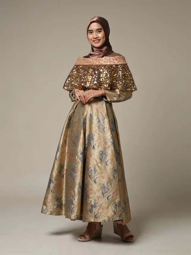 Model Long Dress Brokat Kombinasi Payet Terbaru/Ilustrasi oleh AI