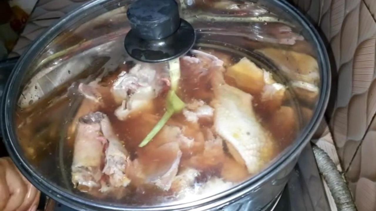 <b>4. Rebus Daging Bebek</b>