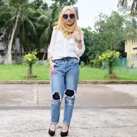 Memakai celana apapun tetap bikin style kamu fashionable.