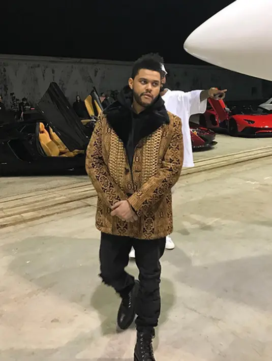 Sumber mengatakan, Jennifer meminta Selena untuk mengikuti kata hatinya saat menjalani hubungan yang baru dimulai ini dan mengabaikan segala kebencian yang datang padanya. (Instagram/Theweeknd)