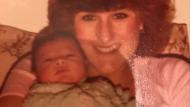 Potret Kebersamaan Wulan Guritno dan Sang Ibu (credit: https://www.instagram.com/wulanguritno/)