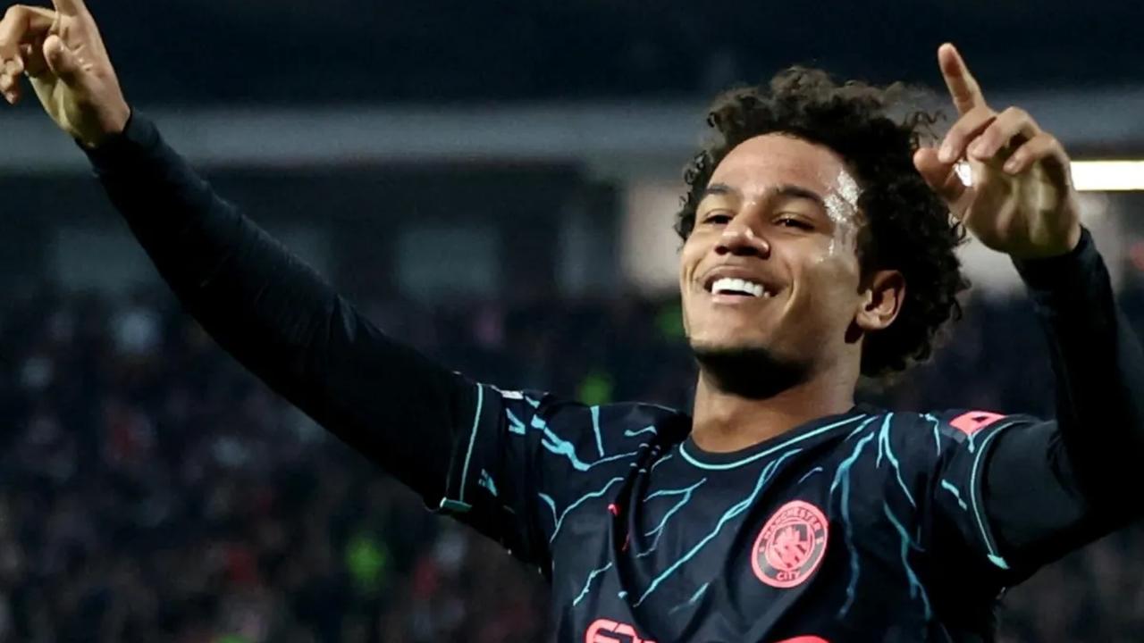 Kemenangan Manchester City semakin lengkap usai mengalahkan Red Star Belgrade.<br><br>Berlaga di Rajko Mitic Stadium, pada Kamis (14/12/2023), skor yang dicetak The Citizens dalam laga matchday 6 Liga Champions 2023/2024 adalah 3-2.
