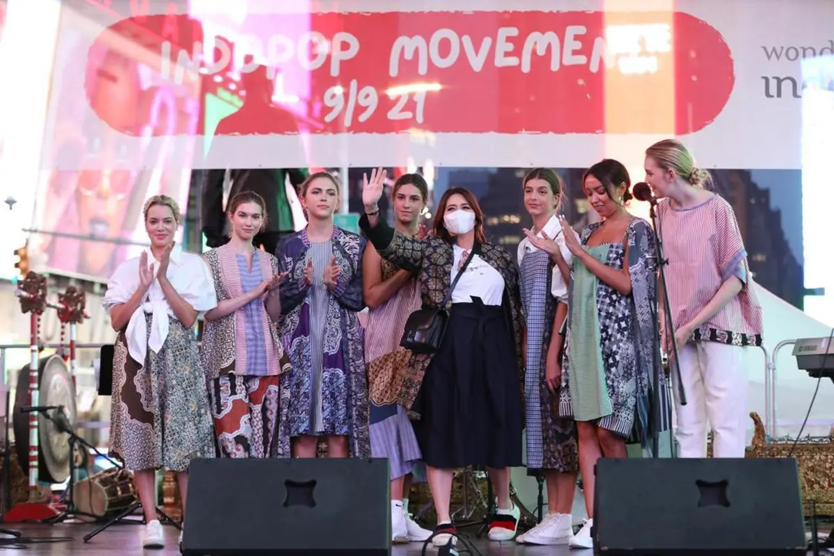 Desainer fashion Coreta Louise