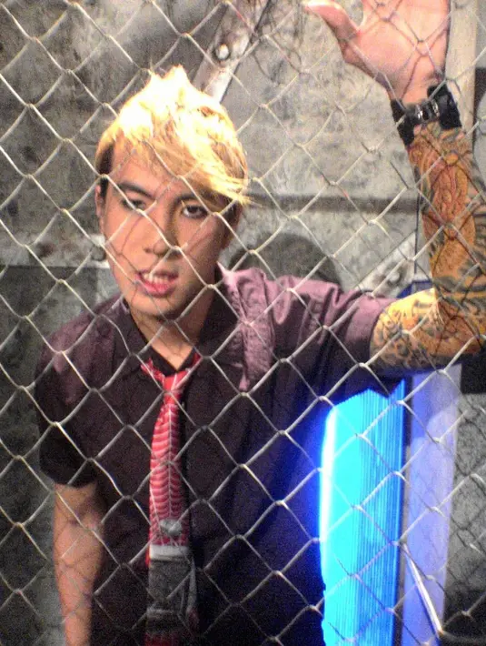 Unggahan tersebut mencuri perhatian teman selebriti hingga warganet. Banyak teman selebriti yang memberikan emoticon ketawa di kolom komentar. Ada Maia Estianty, Felycia Angelista, Edward Akbar, Gisella Anastasia dan masih banyak lagi. [Instagram/vjdaniel]