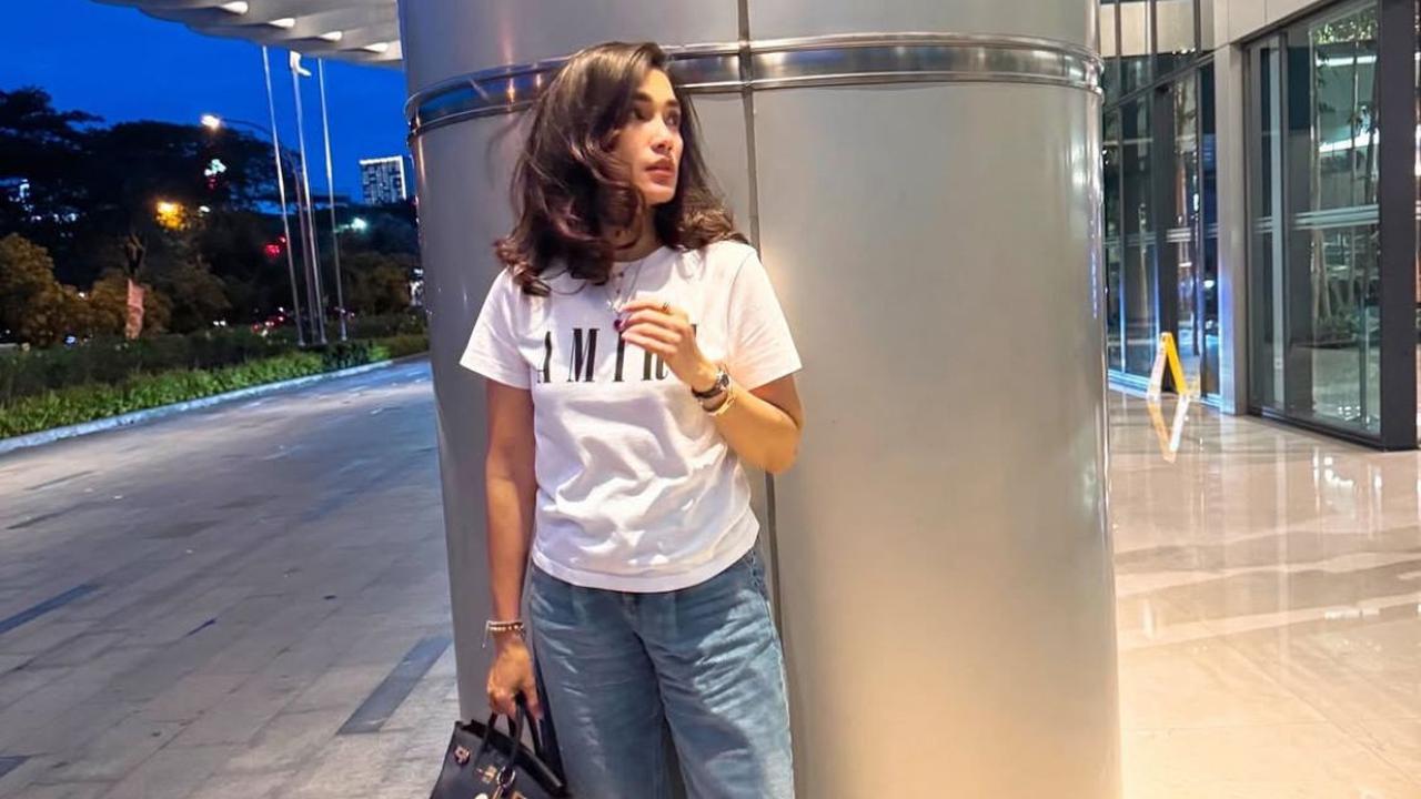 Potret Ussy Sulistiawaty yang Bikin Pangling, Dipuji Masih Cocok Jadi Mahasiswi