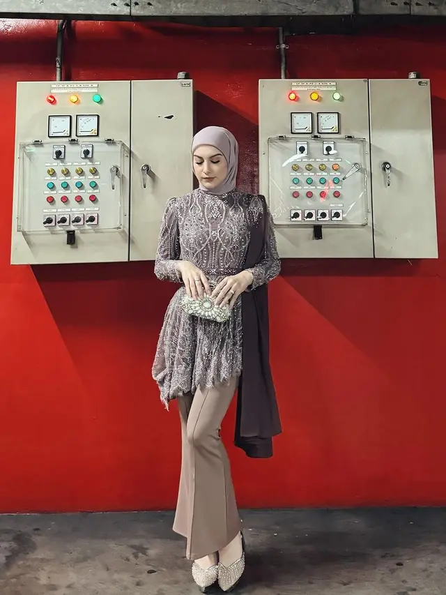 6 Potret Tampilan Artis di Resepsi Pernikahan Chand Kelvin, Irish Bella Padukan Kebaya dan Celana Panjang hingga Jessica Iskandar Bergaun Pu