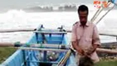 Lebih dari dua pekan para nelayan Pantai Bugel Peni, Kulonprogo, Yogyakarta, tak melaut. Para nelayan beralih profesi menjadi petani lahan pasir dengan menanam sayuran. 