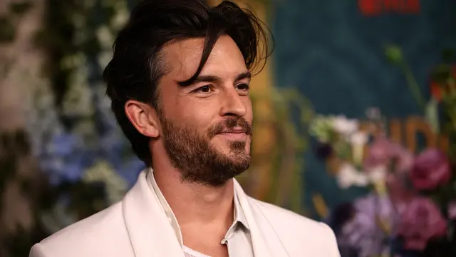 Jonathan Bailey dalam premier Bridgerton Season 3 di Los Angeles, 3 Mei 2024.. (Dimitrios Kambouris / GETTY IMAGES NORTH AMERICA / Getty Images via AFP)