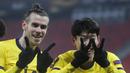 Penyerang Tottenham, Son Heung-min (kanan) berselebrasi dengan Gareth Bale usai mencetak gol ke gawang Wolfsberger AC pada leg pertama babak 32 besar Liga Europa di stadion Puskas Arena di Budapest, Hongaria, Jumat (19/2/2021). Tottenham menang telak atas Wolfsberger 4-1. (AP Photo/Laszlo Balogh)