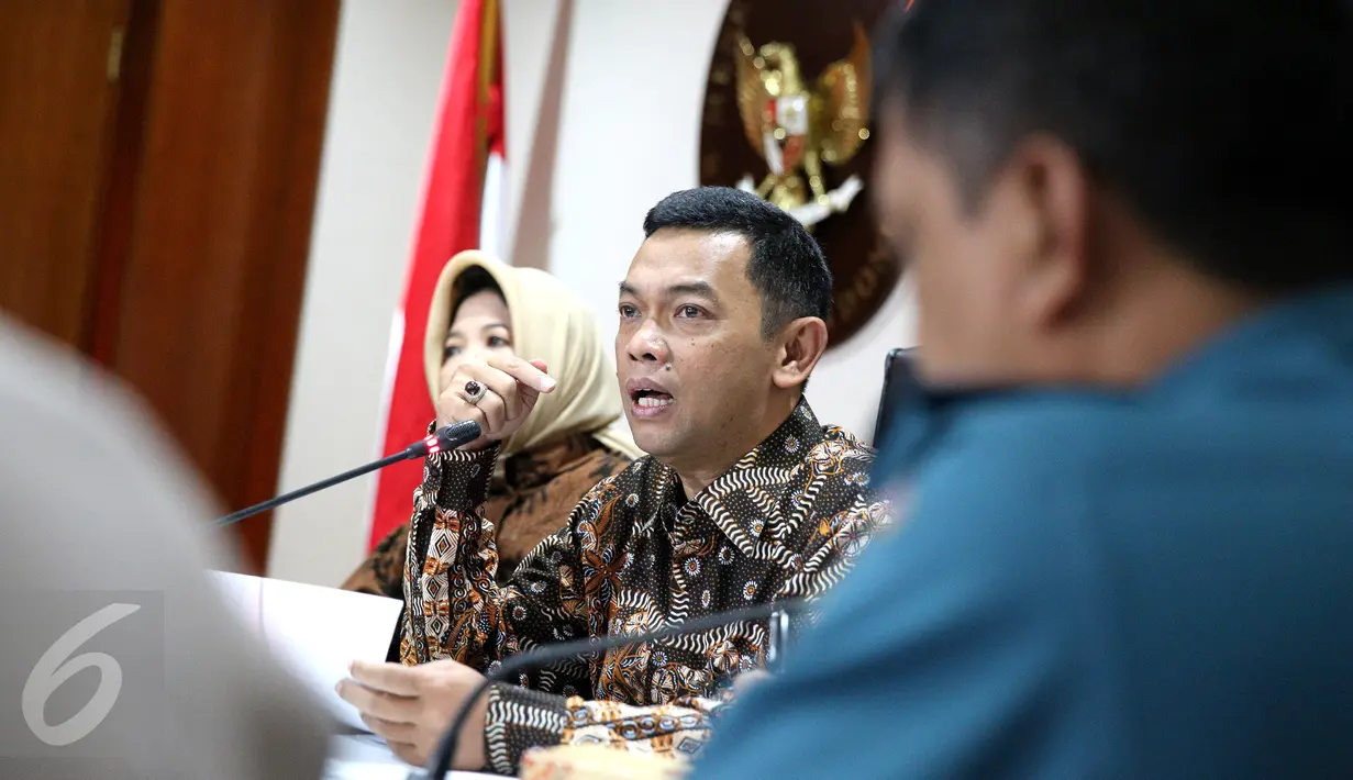 Kepala Satgas Percepatan Dwelling Time, Agung Kuswandono saat konpers terkait Penurunan Dwelling Time di Gedung BPPT, Jakarta, Rabu (23/9/2015). Kemenko Maritim akan memperpendek dwelling time dan menindak mafia pelabuhan. (Liputan6.com/Faizal Fanani)