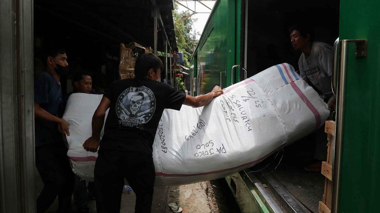 FOTO:   Pengiriman Paket Ekspedisi Melonjak Jelang lebaran