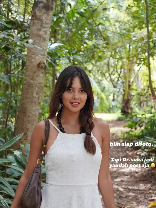 Sering Dikira Kembung, Aurelie Moeremans Pamer Baby Bump dengan Outfit Bumil Bernuansa Tropical Look