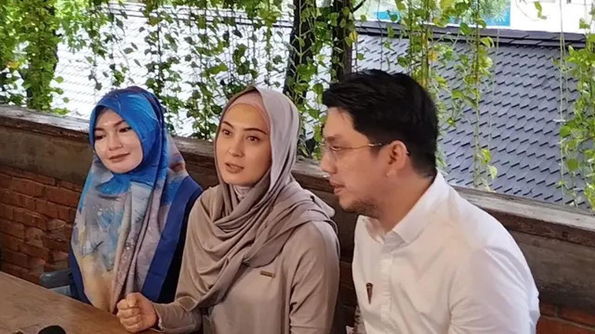 Della Puspita dan Arman Wosi Jadi Korban Dugaan Penipuan Travel Umrah, Nama Baik Ikut Dipertaruhkan