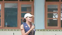6 Potret Luna Maya Kunjungi Madura, Renovasi Sekolah Demi Ciptakan Lingkungan Belajar yang Layak